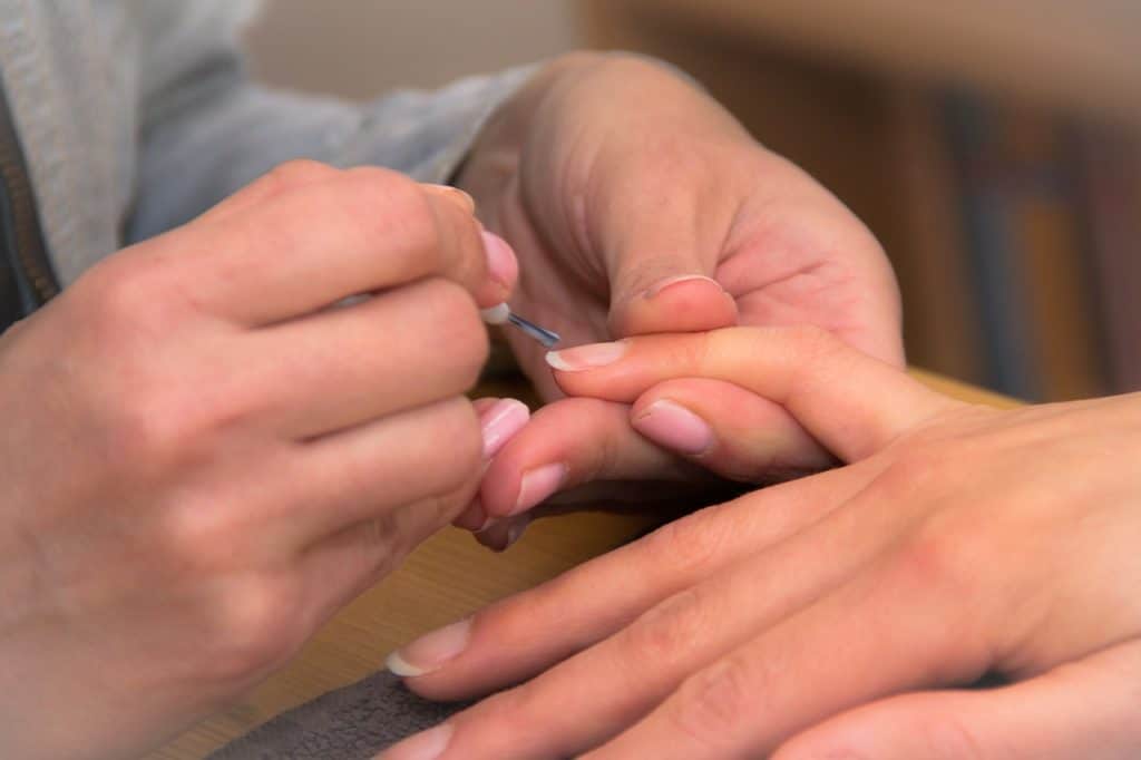 ¿Cómo cuidar tus uñas débiles en invierno?